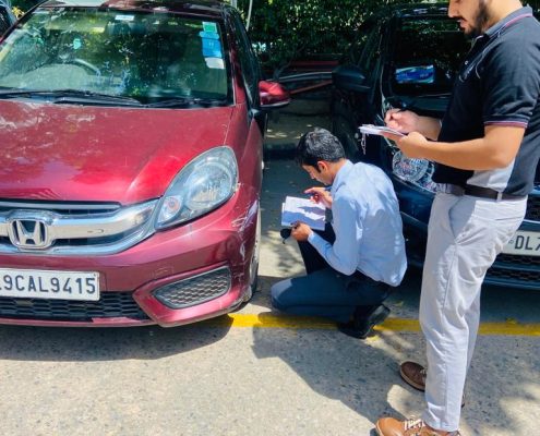 Service-engineers-inspecting-tyres-and-preparing-reports